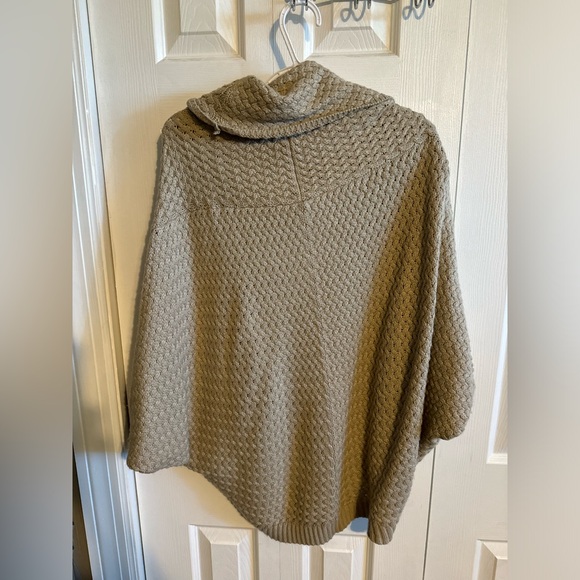 The Limited beige knit sweater size small - Picture 3 of 4
